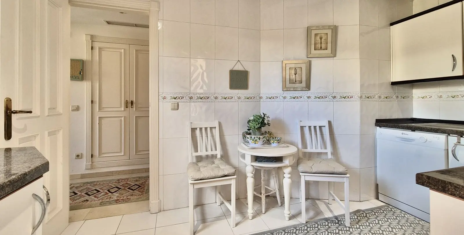 Sale of middle floor apartment in Nueva Andalucía 18