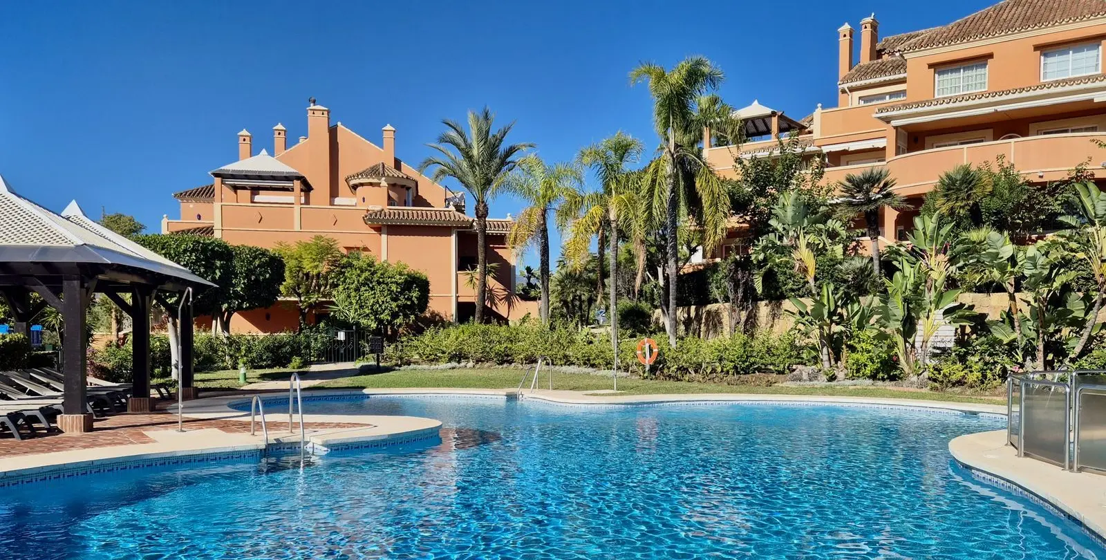 Sale of middle floor apartment in Nueva Andalucía 22