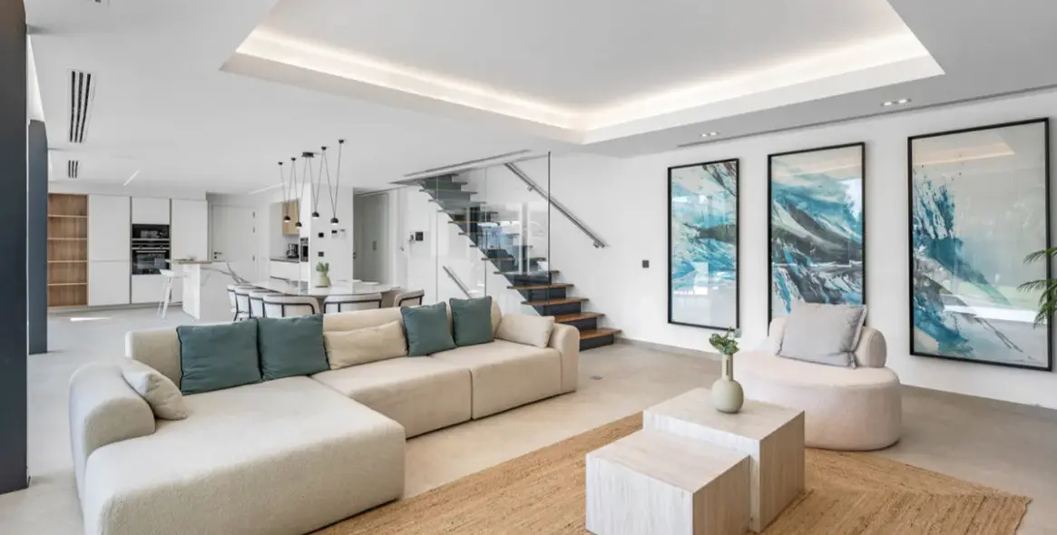 Sale of detached villa in Artola 2