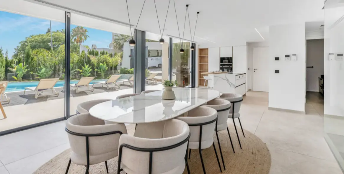 Sale of detached villa in Artola 4