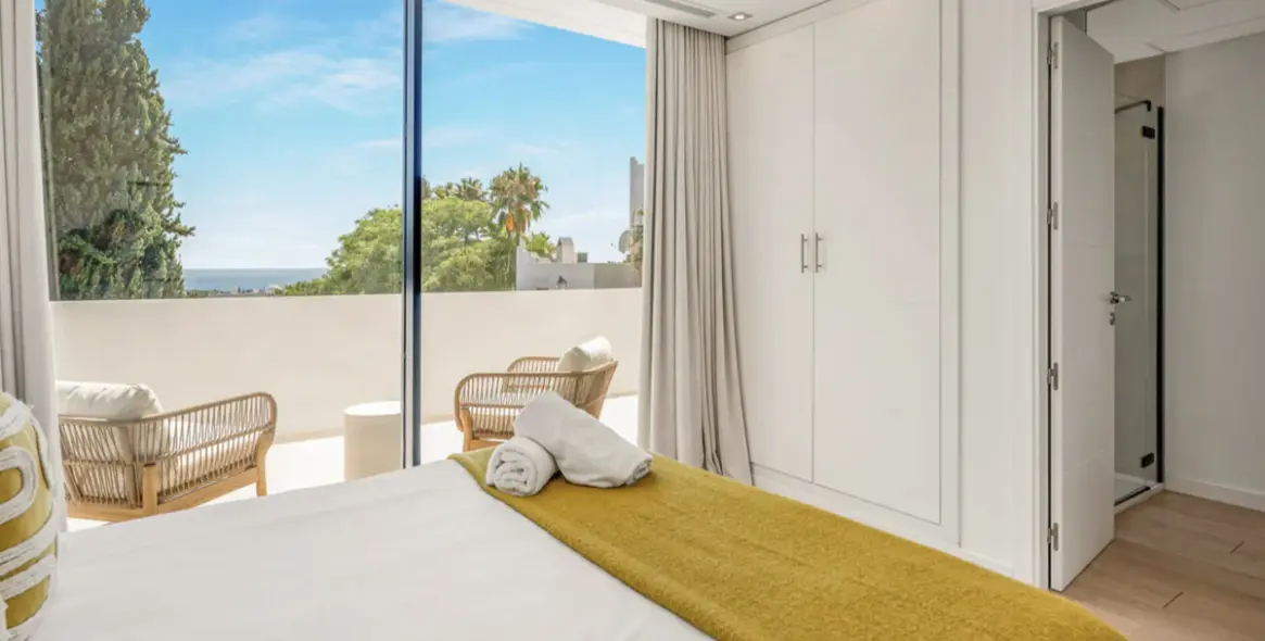 Sale of detached villa in Artola 12