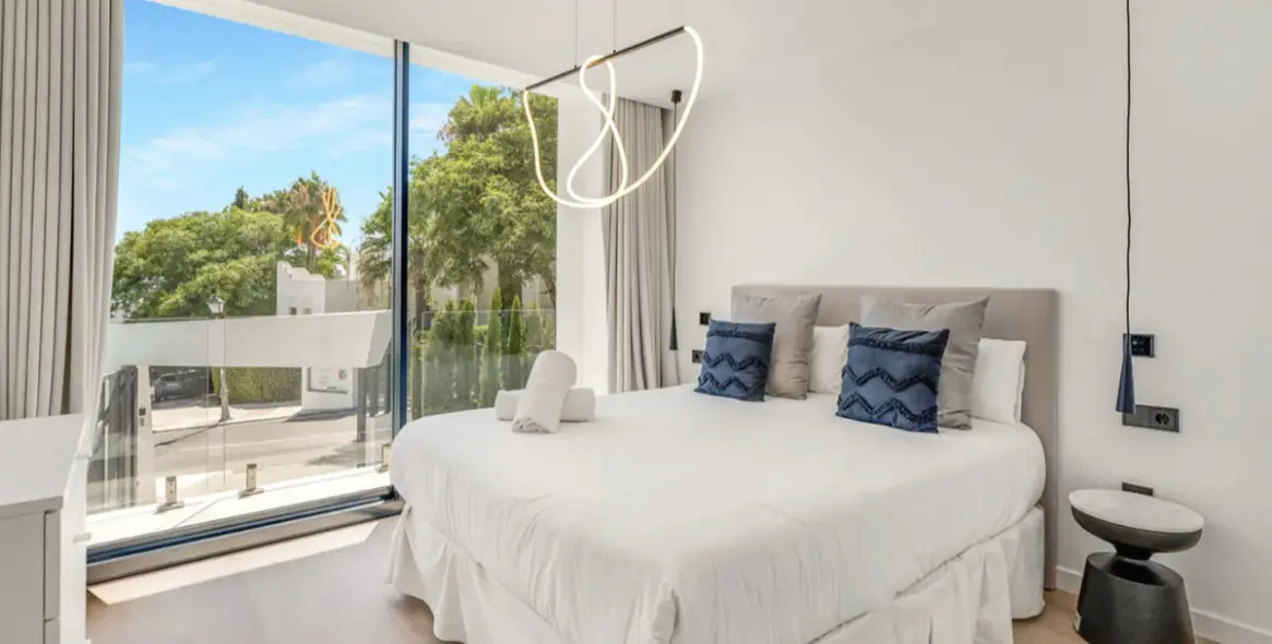 Sale of detached villa in Artola 13