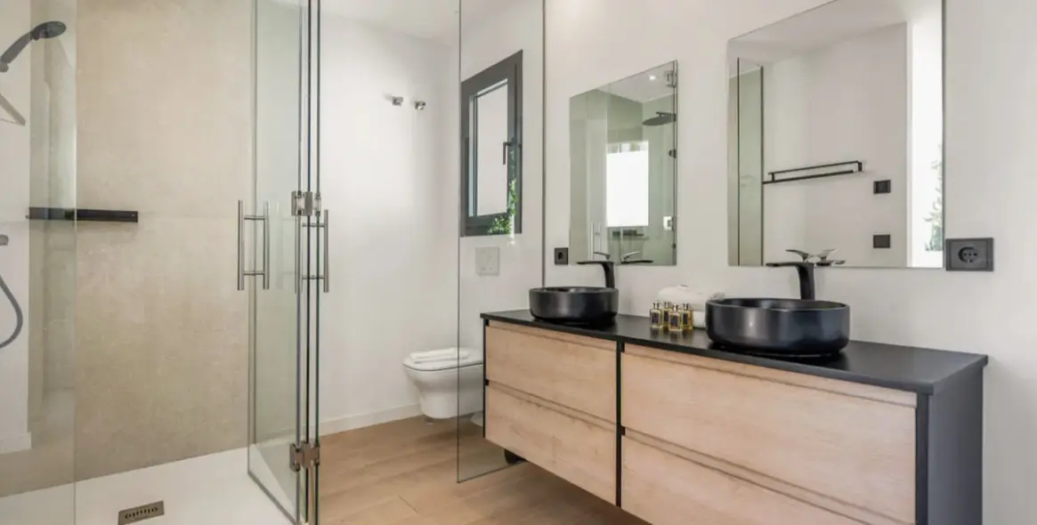 Sale of detached villa in Artola 16