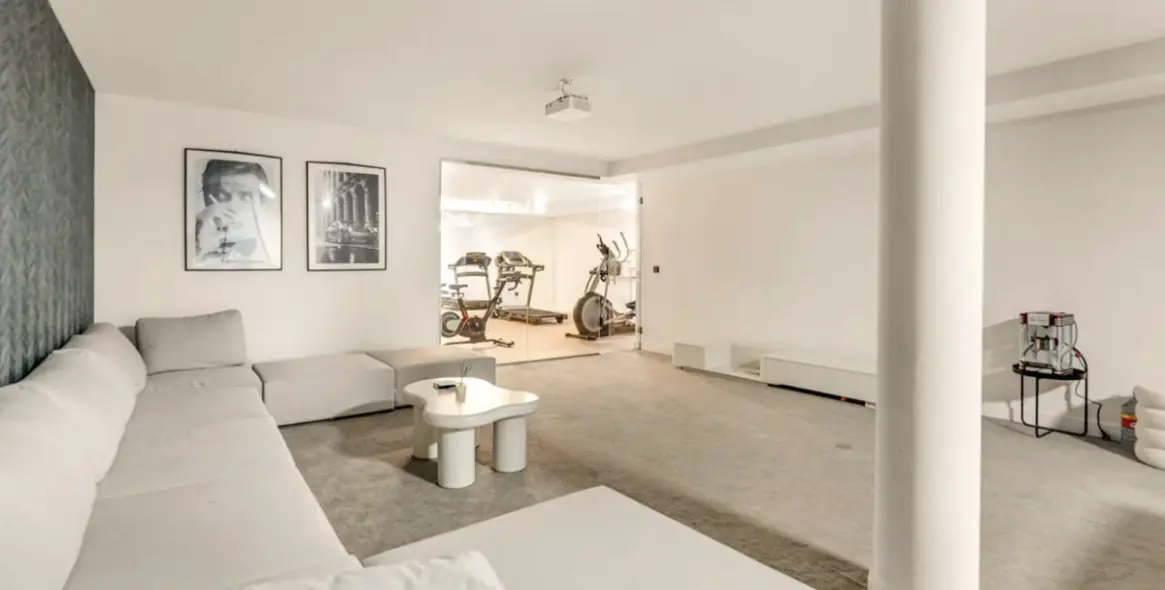 Sale of detached villa in Artola 20