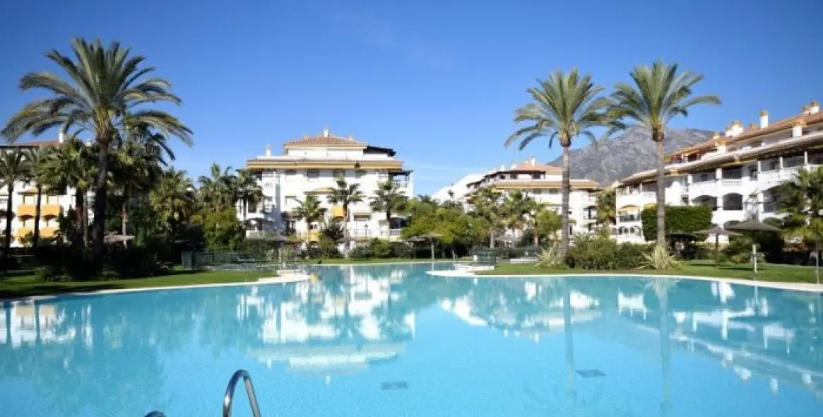 Short-term rent of middle floor apartment in Nueva Andalucía 2