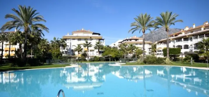 Short-term rent of middle floor apartment in Nueva Andalucía 1