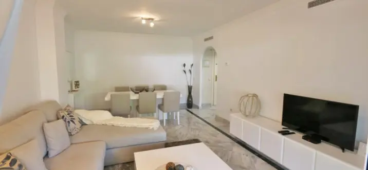 Short-term rent of middle floor apartment in Nueva Andalucía 2