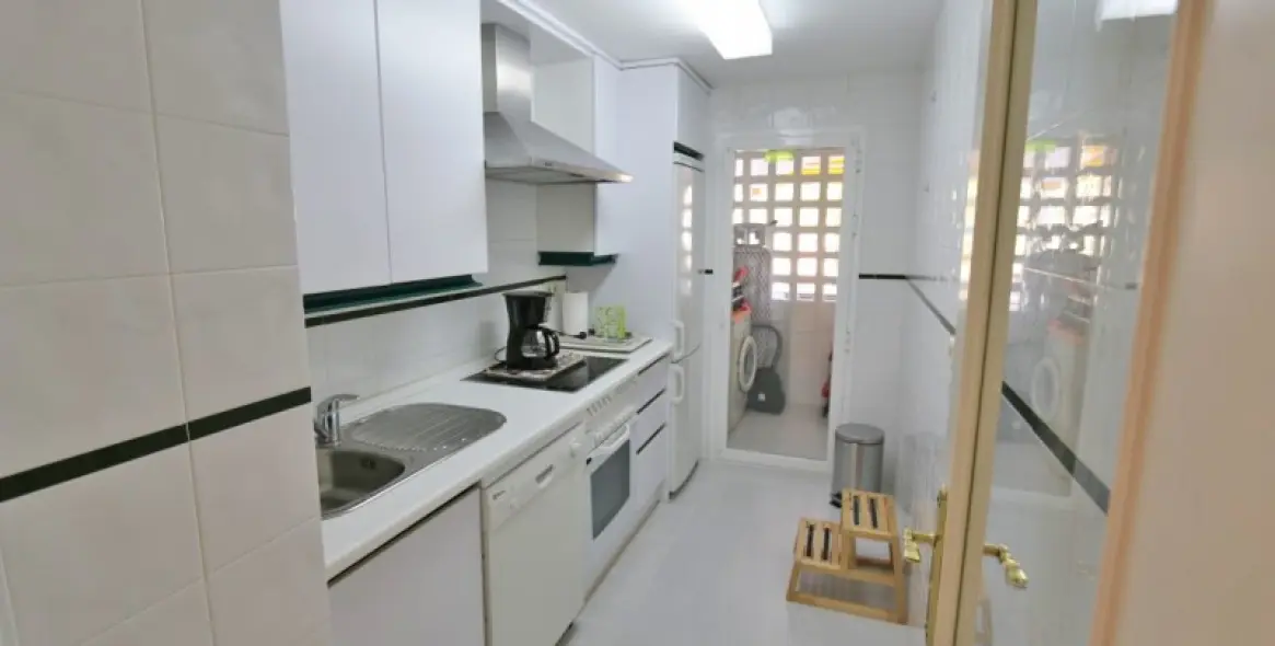 Short-term rent of middle floor apartment in Nueva Andalucía 8