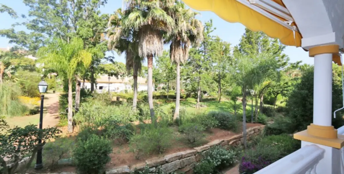 Short-term rent of middle floor apartment in Nueva Andalucía 10