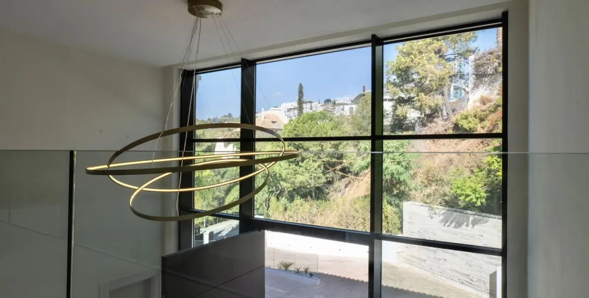 Продажа  отдельно стоящей виллы в Benahavís 19