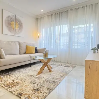 Продажа апартаментов на среднем этаже в Marbella