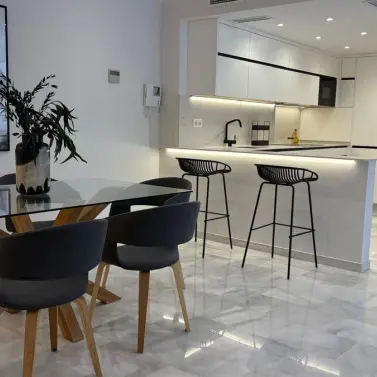 Продажа апартаментов на среднем этаже в Marbella