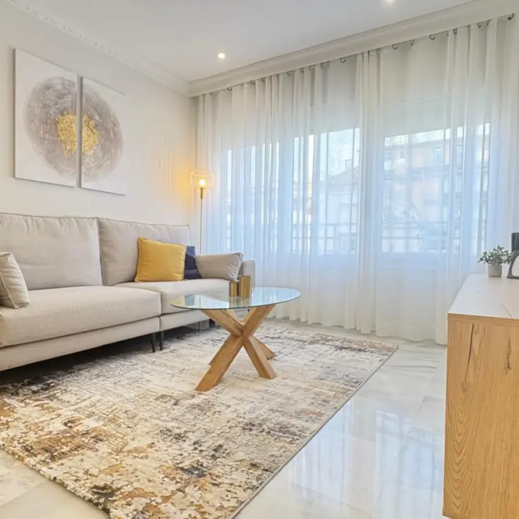 Продажа апартаментов на среднем этаже в Marbella