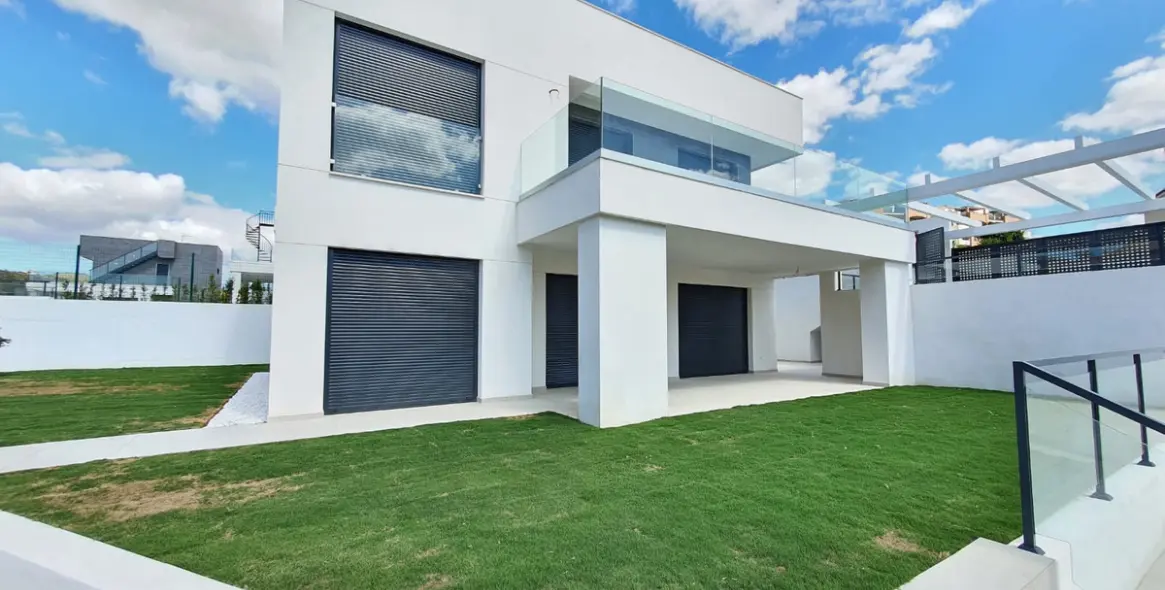 Sale of detached villa in Manilva 2