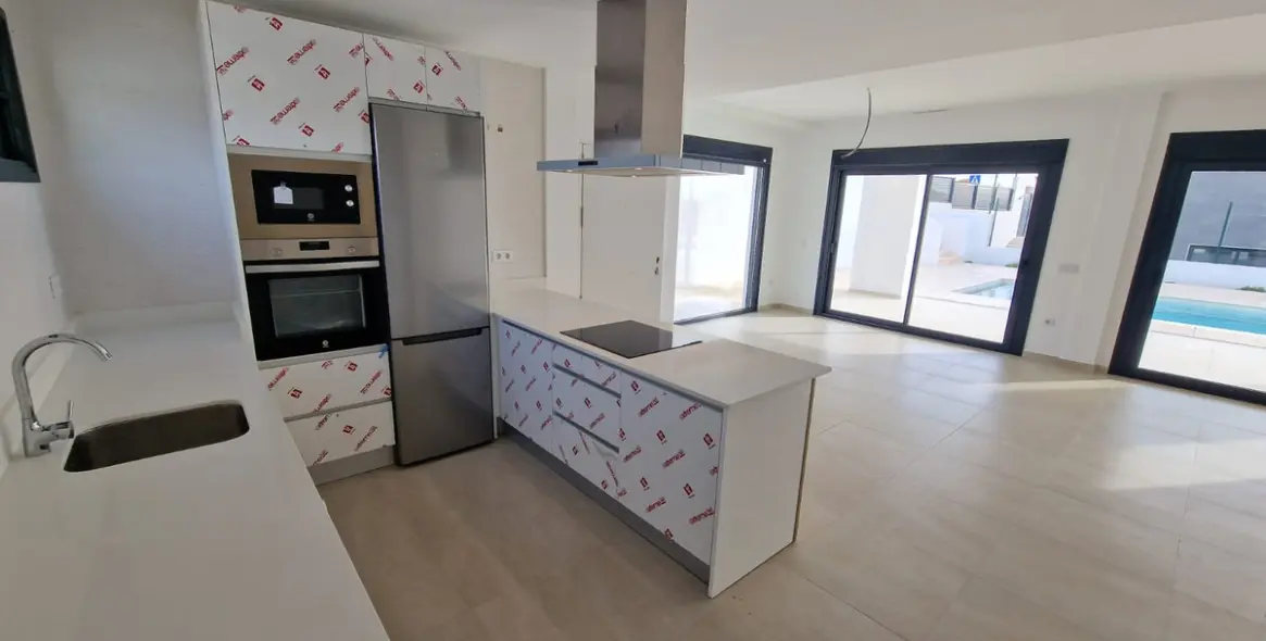 Sale of detached villa in Manilva 5