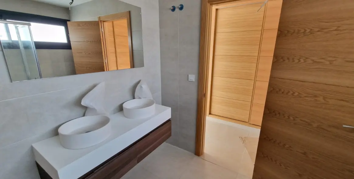 Sale of detached villa in Manilva 14