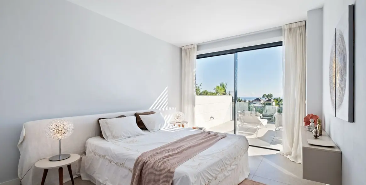 Sale of middle floor apartment in La Quinta 9