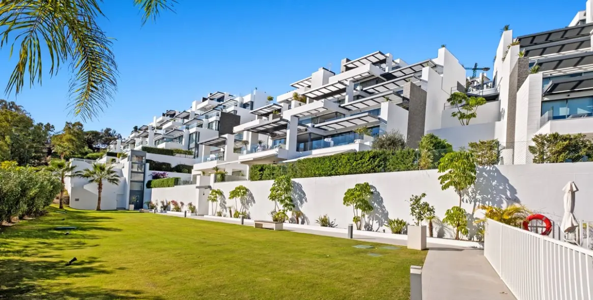 Sale of middle floor apartment in La Quinta 19