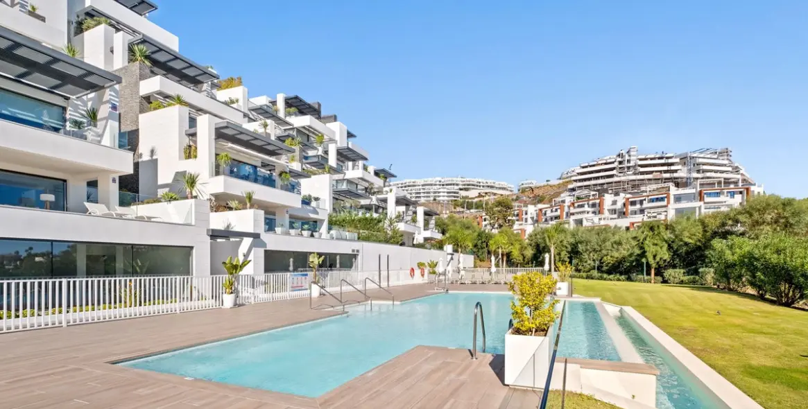 Sale of middle floor apartment in La Quinta 20