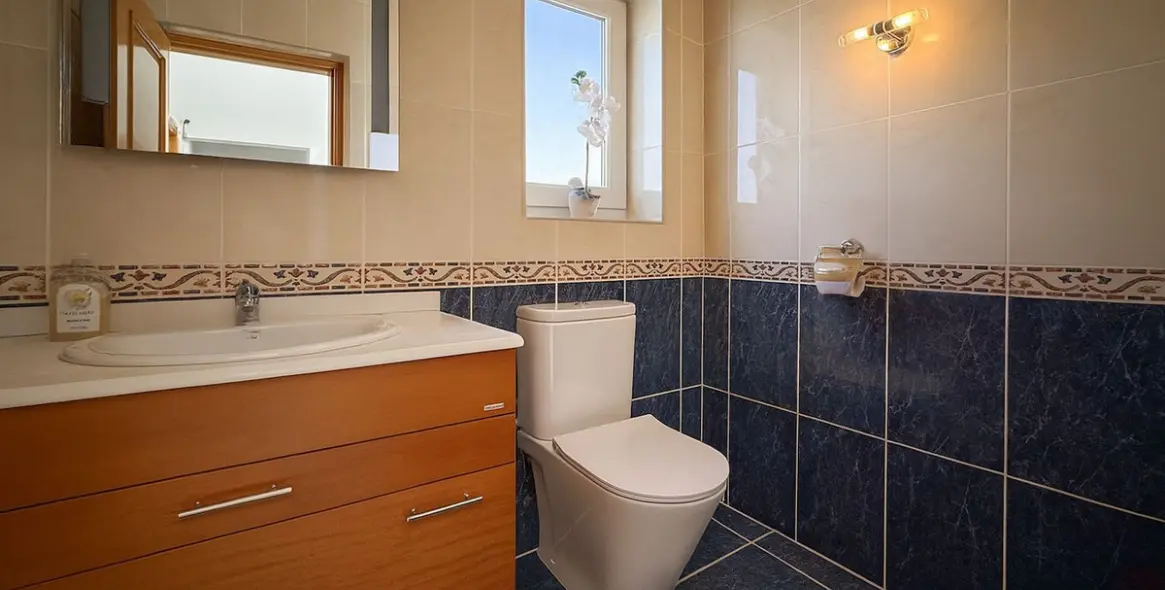 Sale of detached villa in Cerros del Aguila 7