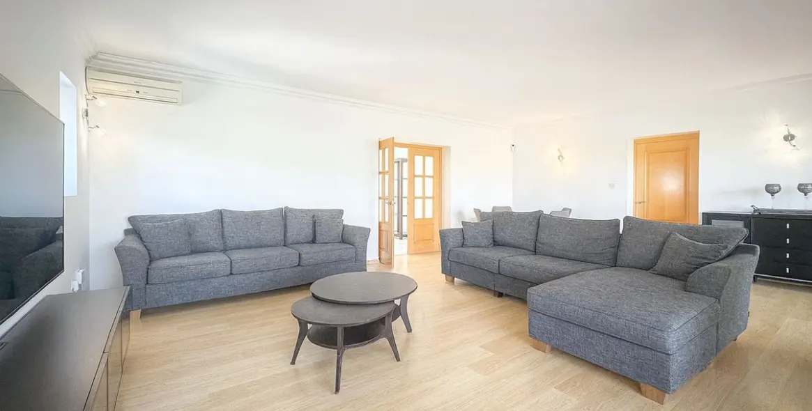 Sale of detached villa in Cerros del Aguila 12