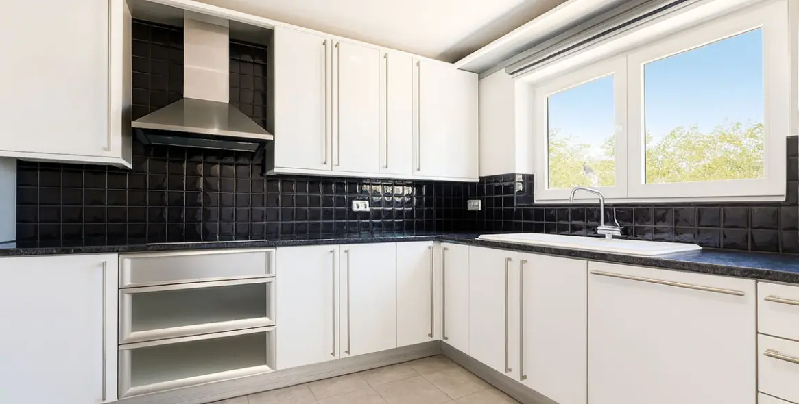 Sale of detached villa in Cerros del Aguila 17