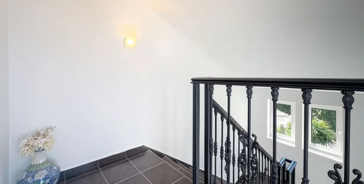 Sale of detached villa in Cerros del Aguila 20