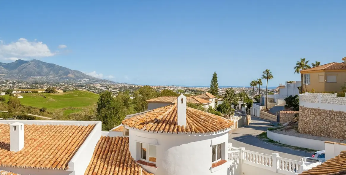 Sale of detached villa in Cerros del Aguila 22