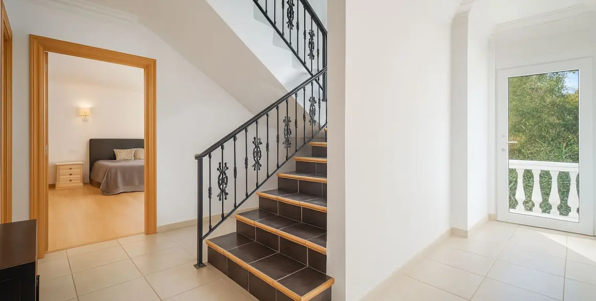 Sale of detached villa in Cerros del Aguila 23