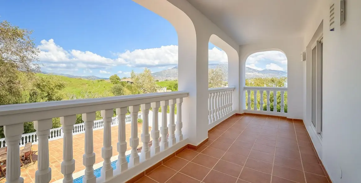 Sale of detached villa in Cerros del Aguila 31