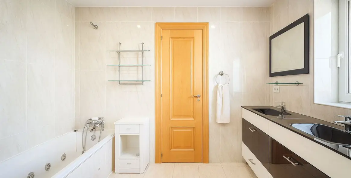 Sale of detached villa in Cerros del Aguila 33