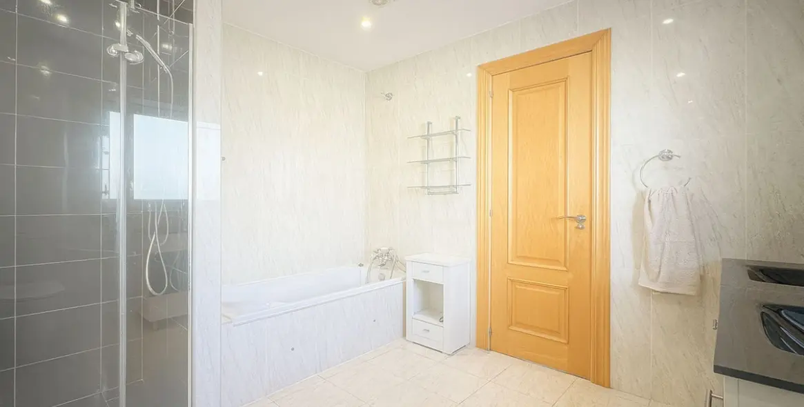 Sale of detached villa in Cerros del Aguila 34