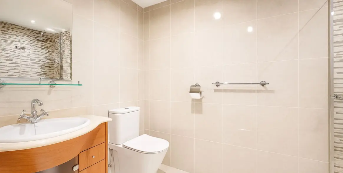 Sale of detached villa in Cerros del Aguila 38