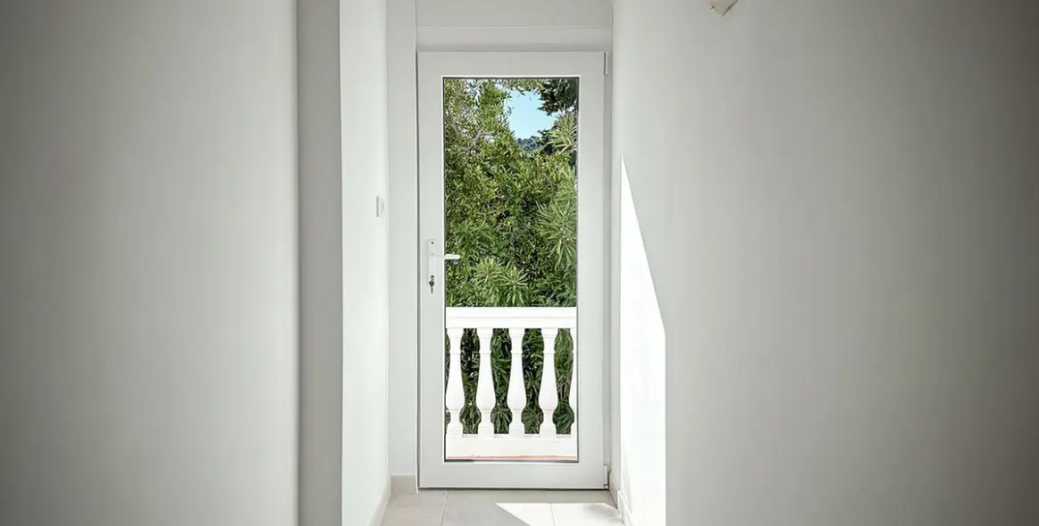 Sale of detached villa in Cerros del Aguila 45