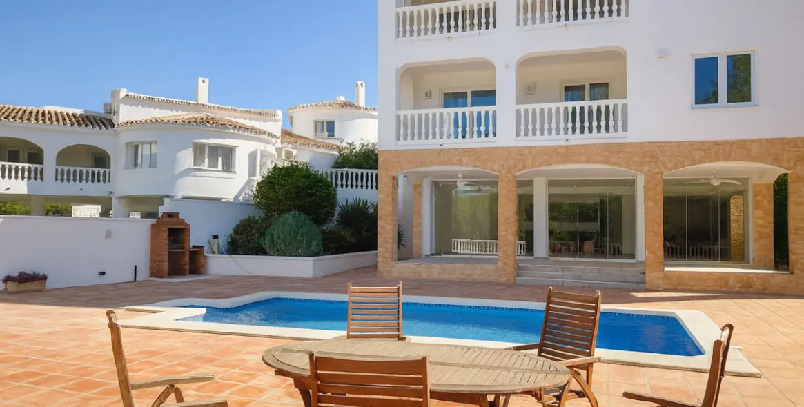 Sale of detached villa in Cerros del Aguila 56