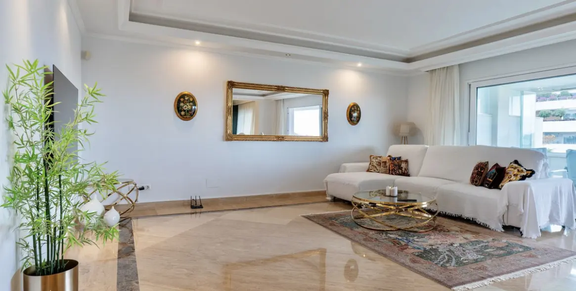 Short-term rent of penthouse in Puerto Banús 3