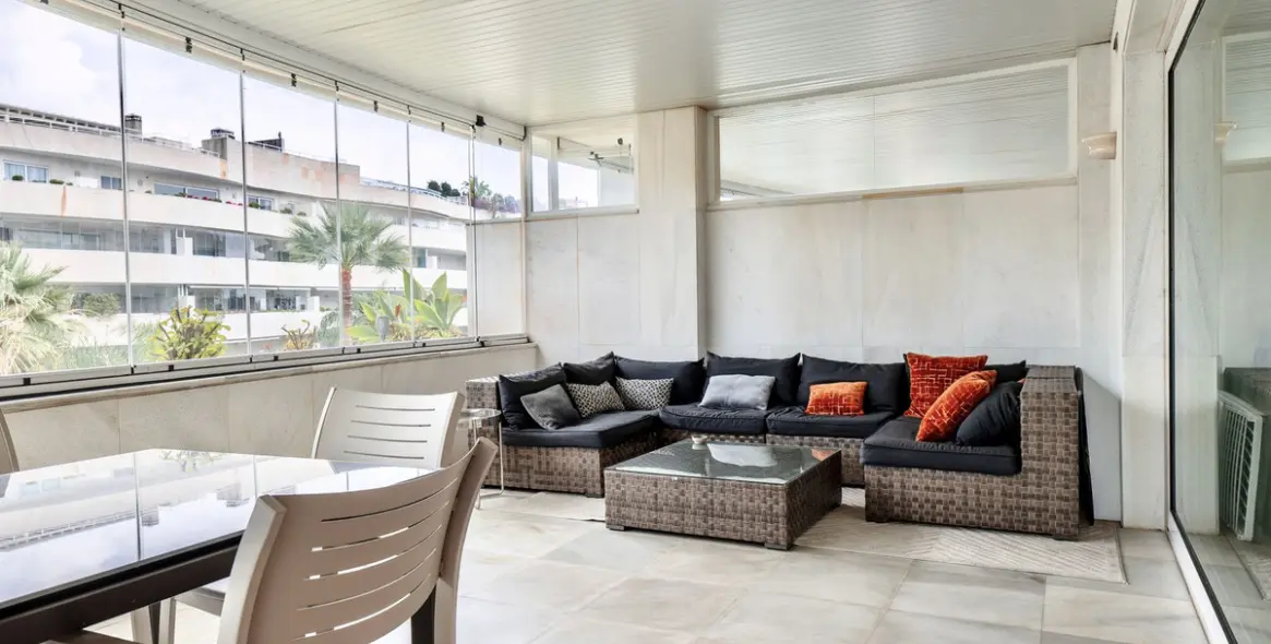 Long-term rent of penthouse in Puerto Banús 1