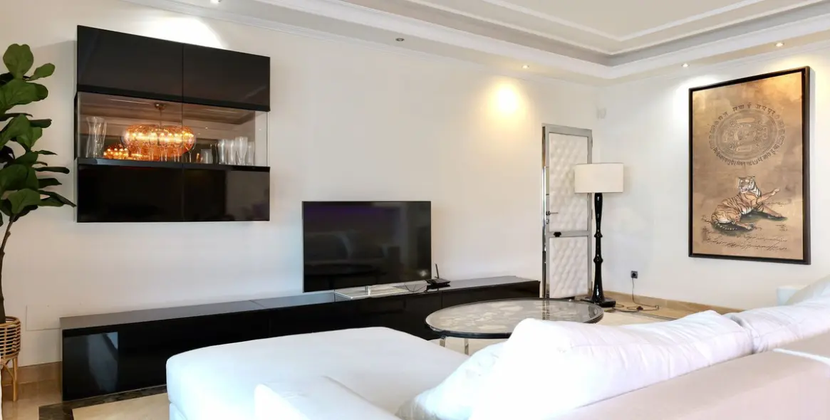 Long-term rent of penthouse in Puerto Banús 13