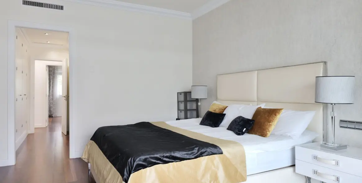 Long-term rent of penthouse in Puerto Banús 19