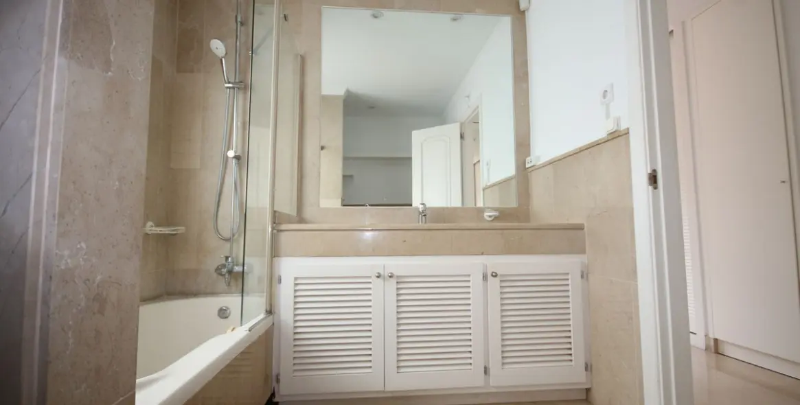 Long-term rent of ground floor apartment in Marbella 10