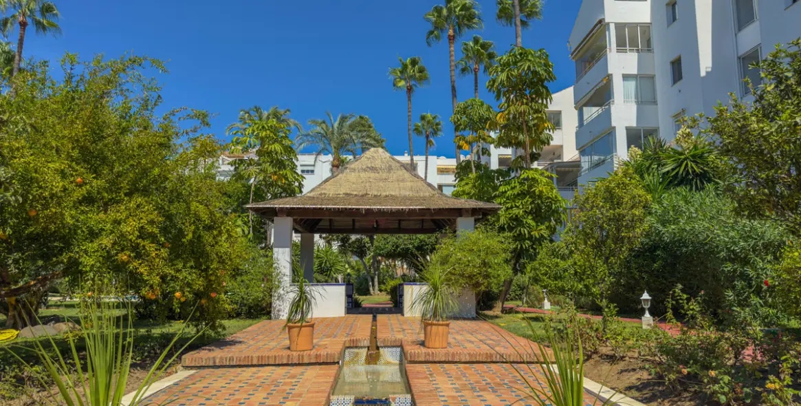 Sale of middle floor apartment in Atalaya 2