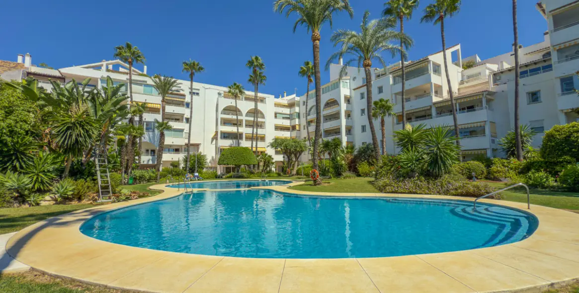 Sale of middle floor apartment in Atalaya 3