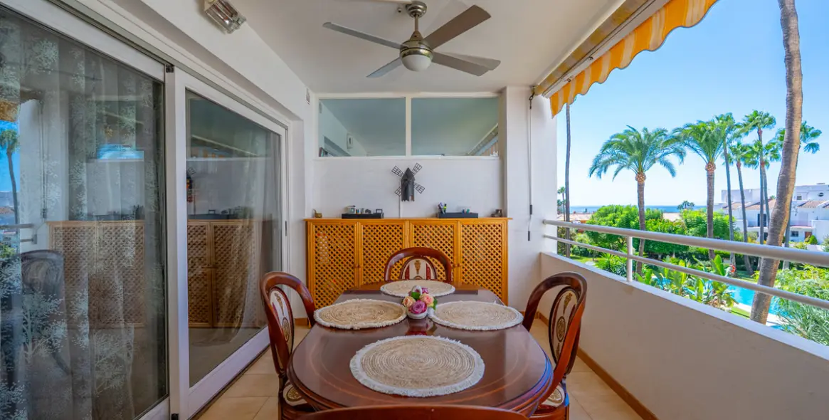 Sale of middle floor apartment in Atalaya 5