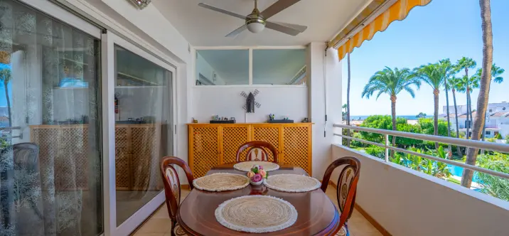 Sale of middle floor apartment in Atalaya 4