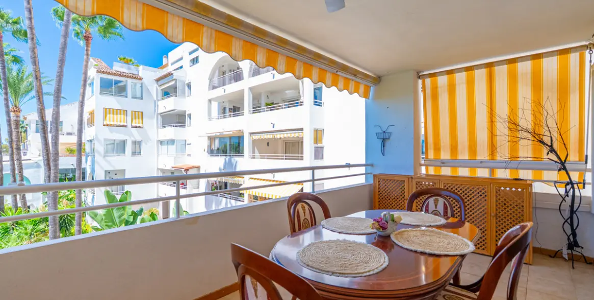 Sale of middle floor apartment in Atalaya 6