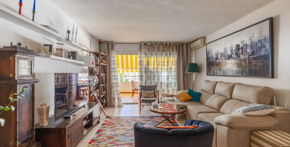 Sale of middle floor apartment in Atalaya 7