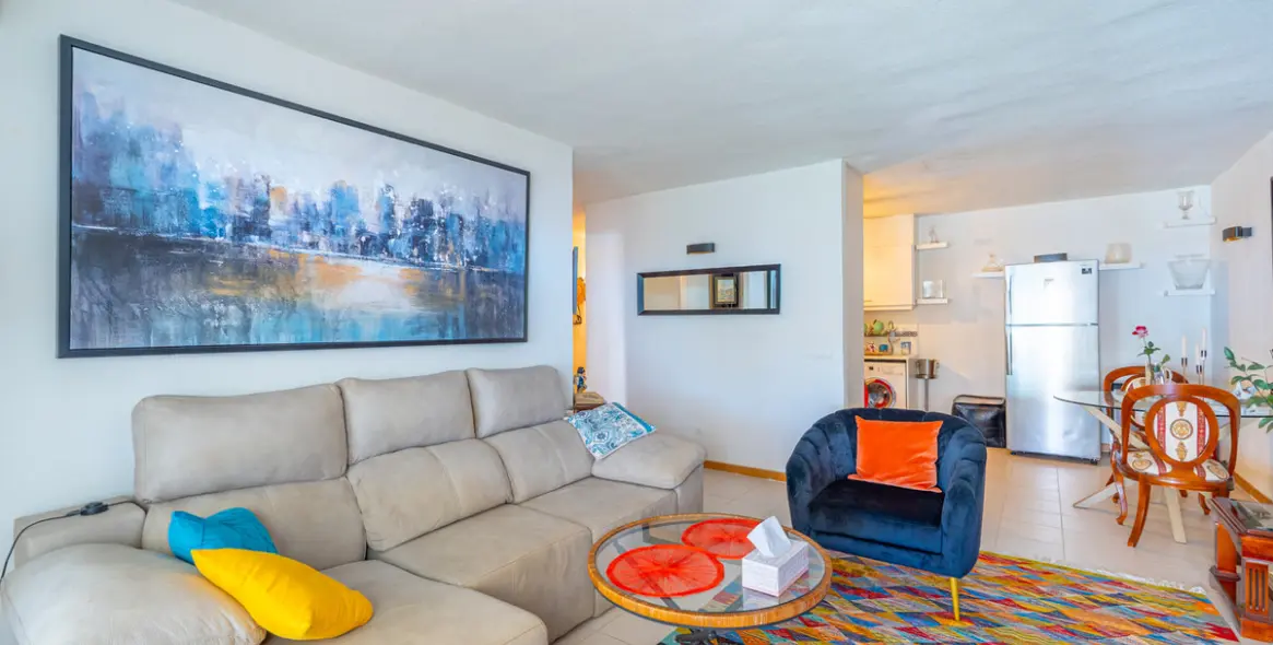 Sale of middle floor apartment in Atalaya 9