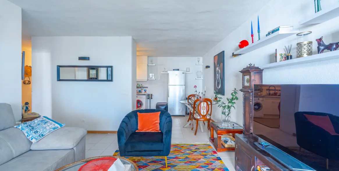 Sale of middle floor apartment in Atalaya 10