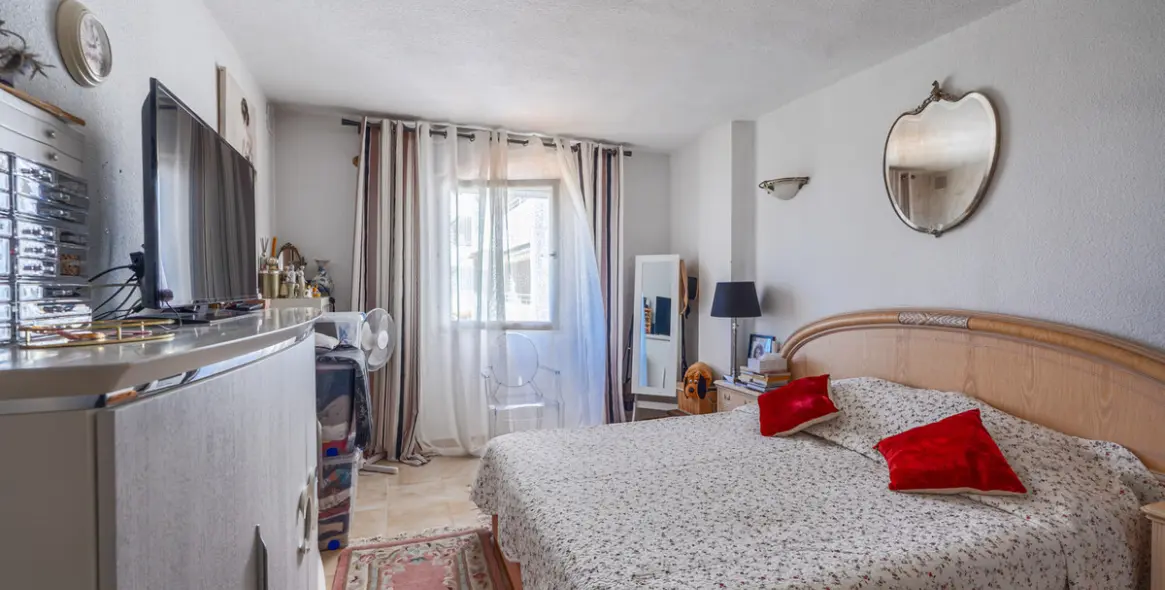 Sale of middle floor apartment in Atalaya 16