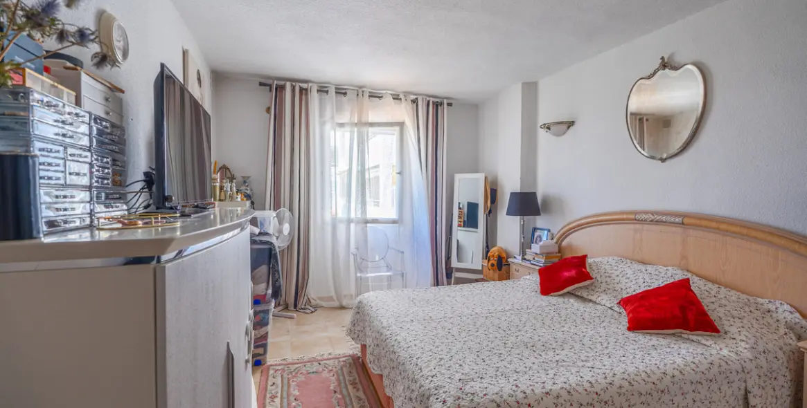 Sale of middle floor apartment in Atalaya 17